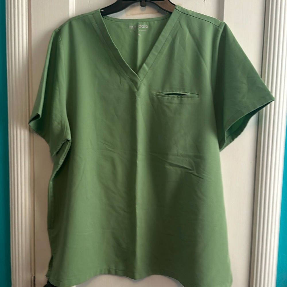 One Pocket Mandala Scrubs in 2XL